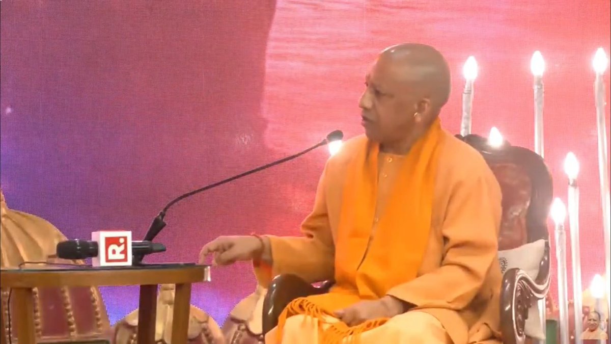 मूल संविधान में कहीं भी 'सेक्युलर' और 'सोशलिस्ट' शब्द नहीं हैं... संविधान का गला घोटकर जो शब्द डाले गए हों, वे भारत के संविधान की आत्मा कैसे हो सकते हैं?
