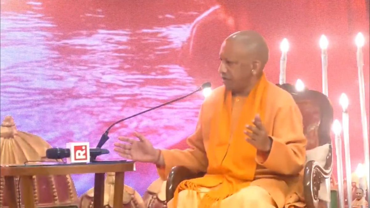 महाकुम्भ भारत की आध्यात्मिक विरासत का एक ऐसा मजबूत प्लेटफॉर्म है, जो न केवल हिंदू एकता को बल्कि राष्ट्रीय एकता को भी वैश्विक मंच पर प्रस्तुत करने में सफल होगा...
