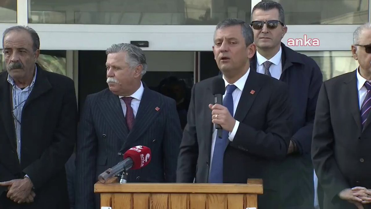 #ÖzgürÖzel'den emekli maaşı tepkisi: Emekliler için geçim haktır, bir asgari ücret şarttır.