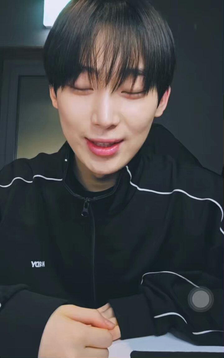 💬 please give me a morning call/alarm~ 🦊 WAAAKEEEE UUUUUPPP! SUNOO LMAOAO 😭