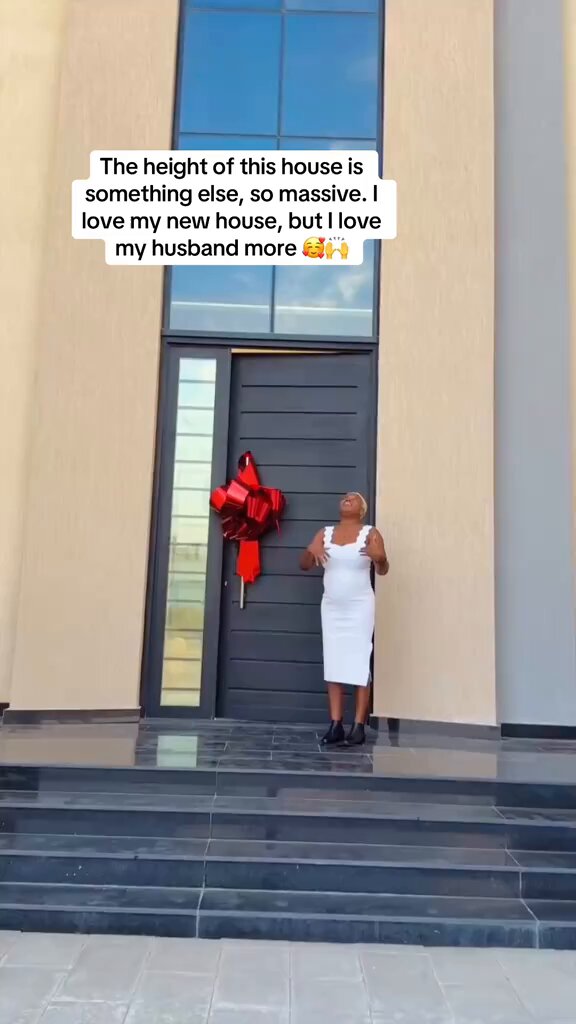 Omoh, money na water for some people side oo. See her push gift 😩🎁
