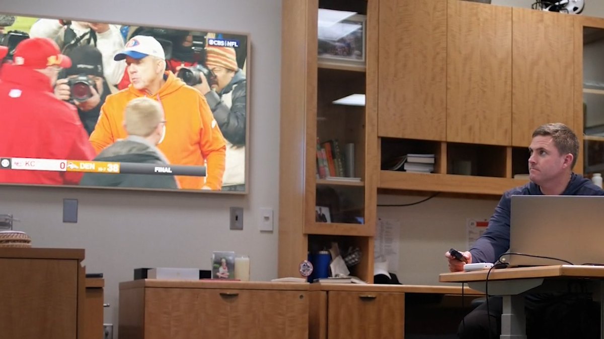 The Bengals reaction to the Broncos eliminating them is awesome😭