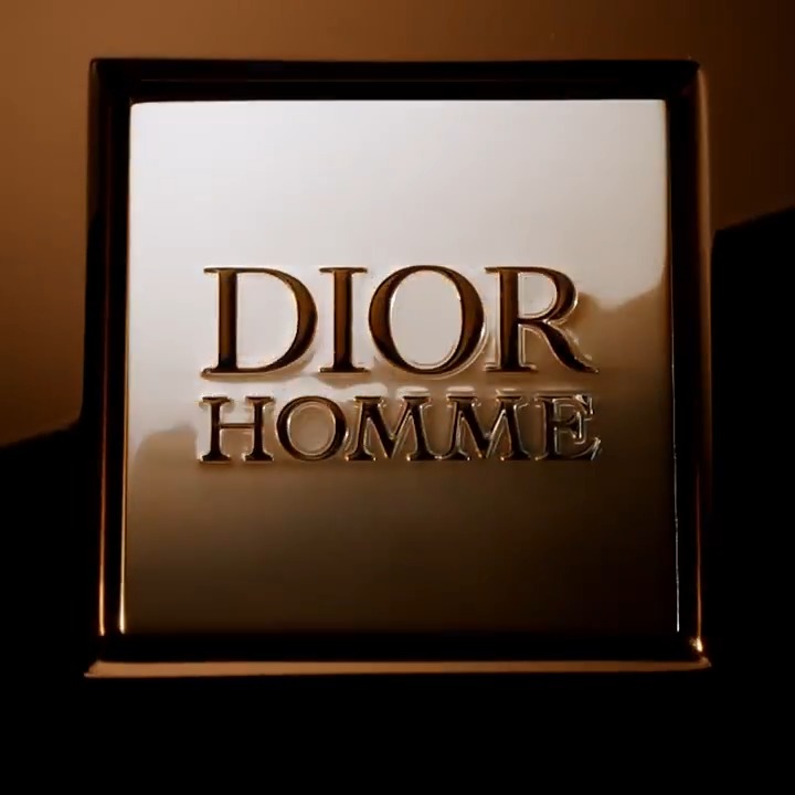 Discover the new #DiorHomme Parfum by Francis Kurkdjian. A bold reinvention of sensuality with an overdose of iris, balancing strength and tenderness. Effortless elegance, unforgettable trail. #DiorBeauty #DiorParfums