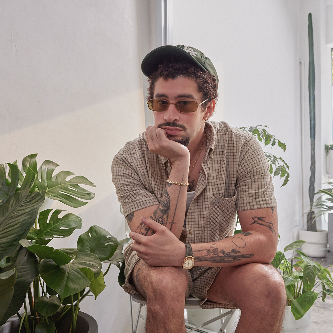 “Sometimes I feel that I’m a rookie.” Benito Antonio reflects on his life, his story, and his career, coming up on 10 years in the industry. He joins Zane Lowe to talk about DeBÍ TiRAR MáS FOToS:
