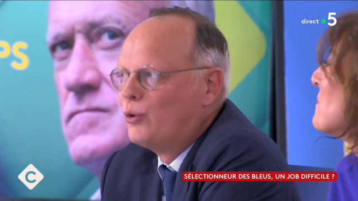 “J’ai tendance à penser que c’est un peu plus difficile dans le champ politique que dans celui du sport. C’est la classe à DD !” Edouard Philippe Annonce surprise de Didier Deschamps : sélectionneur des bleus, un job difficile ? On en parle avec Nathalie Iannetta dans #CàVous