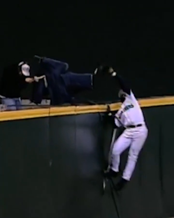 Happy 52nd birthday to Mike Cameron! His defensive highlights are a sight to behold 🤯