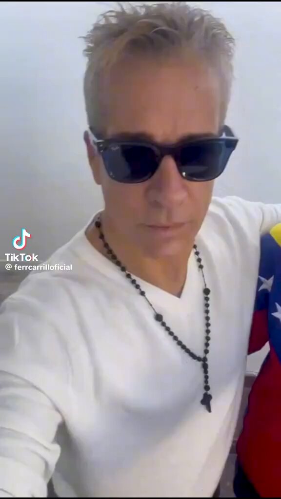 Fernando Carrillo con Michello.