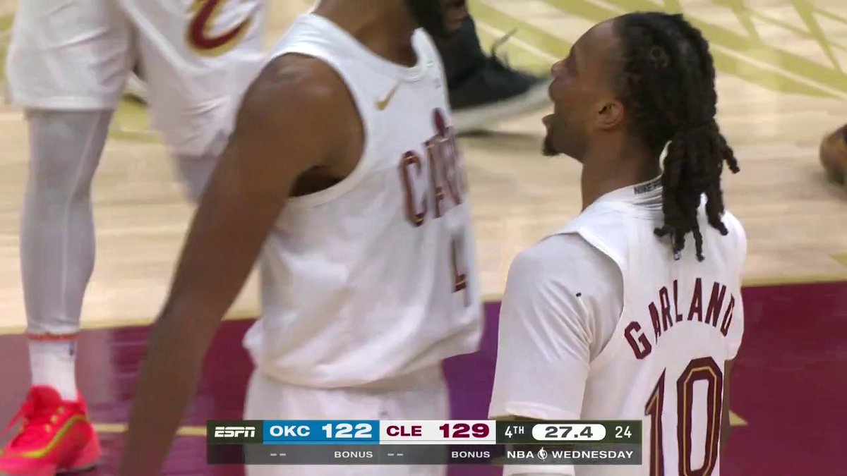 DARIUS GARLAND CLUTCH 😤