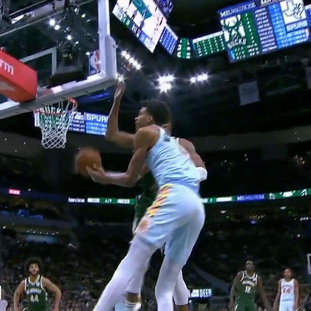 WEMBY WITH THE UP-AND-UNDER CIRCUS SHOT 😱 📺 Spurs-Bucks | ESPN 🍿