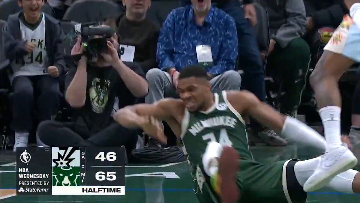 WHAT A BLOCK FROM GIANNIS ๐ค