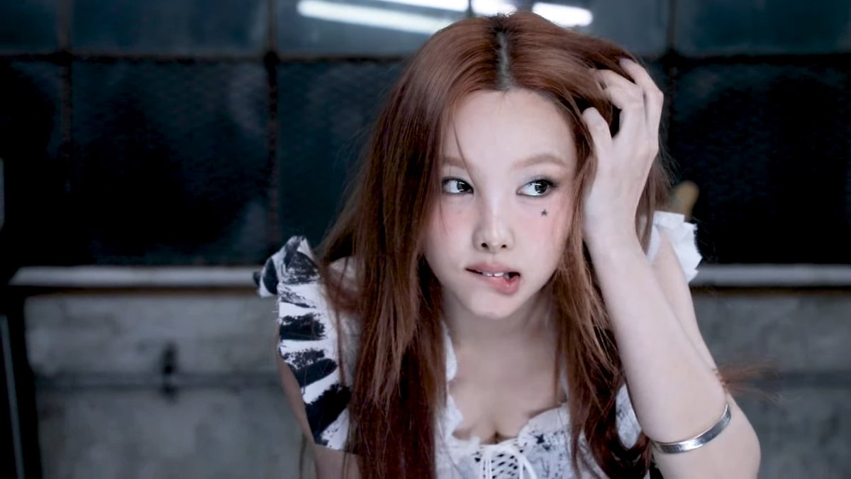 NAYEON'S VISUALS FOR 'YES I AM NAYEON' OMG