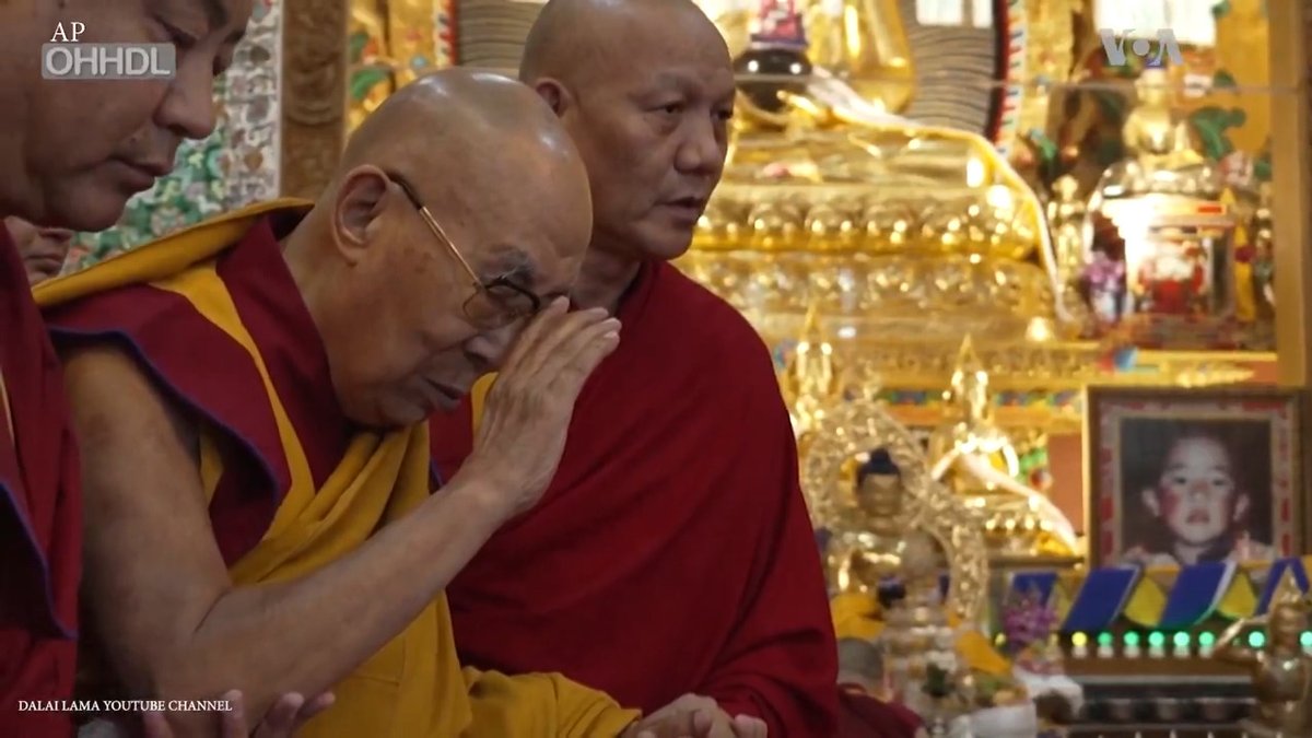 西藏精神领袖达赖喇嘛9日在印度南部卡纳塔克邦的札什伦布寺主持了祈祷法会,为西藏地震灾民祈祷。大约12,000名信徒参加了仪式。 更多: