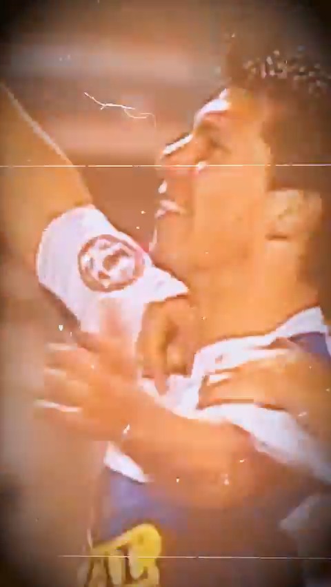 De regreso donde todo comenzó. Un guerrero que recorrió el mundo con su fútbol, llevó siempre La Franja en el corazón y jamás olvidó su hogar. Hoy, tras 16 años, podemos decirlo con orgullo: ¡Gary Medel está de vuelta en Universidad Católica! ⚪🔵