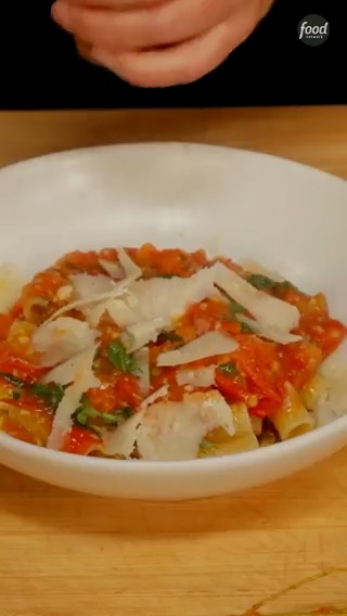 .Antonia Lofaso is showing off her version of marinara sauce, keeping it simple with just four ingredients 🍅😋 Catch Antonia on #WorstCooks, Sundays @ 8|7c