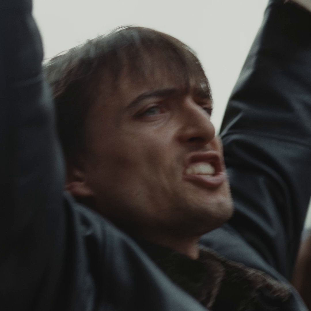 En Rusia, protestar por la guerra de Ucrania puede llevarte a la cárcel. Muchas personas valientes están en prisión solo por pedir el fin de las atrocidades del conflicto. Esto tiene que cambiar. FIRMA: