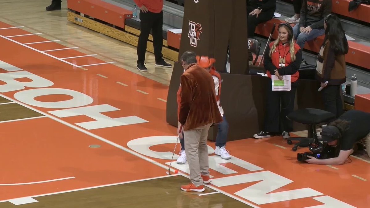 ICYMI: Van Wright hit the Clouse House Full Court Putt last night! Cool as a cucumber😎