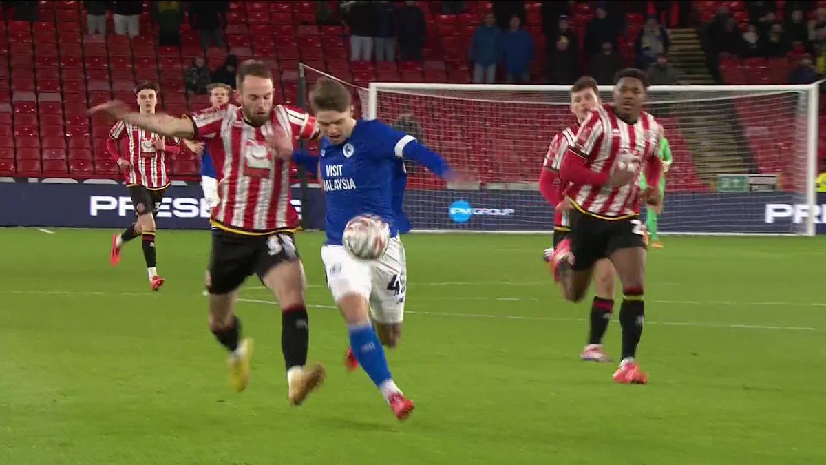 The flick over the defender ๐คฏ The backheel ๐ The finish โ Cardiff City FC come close! #EmiratesFACup