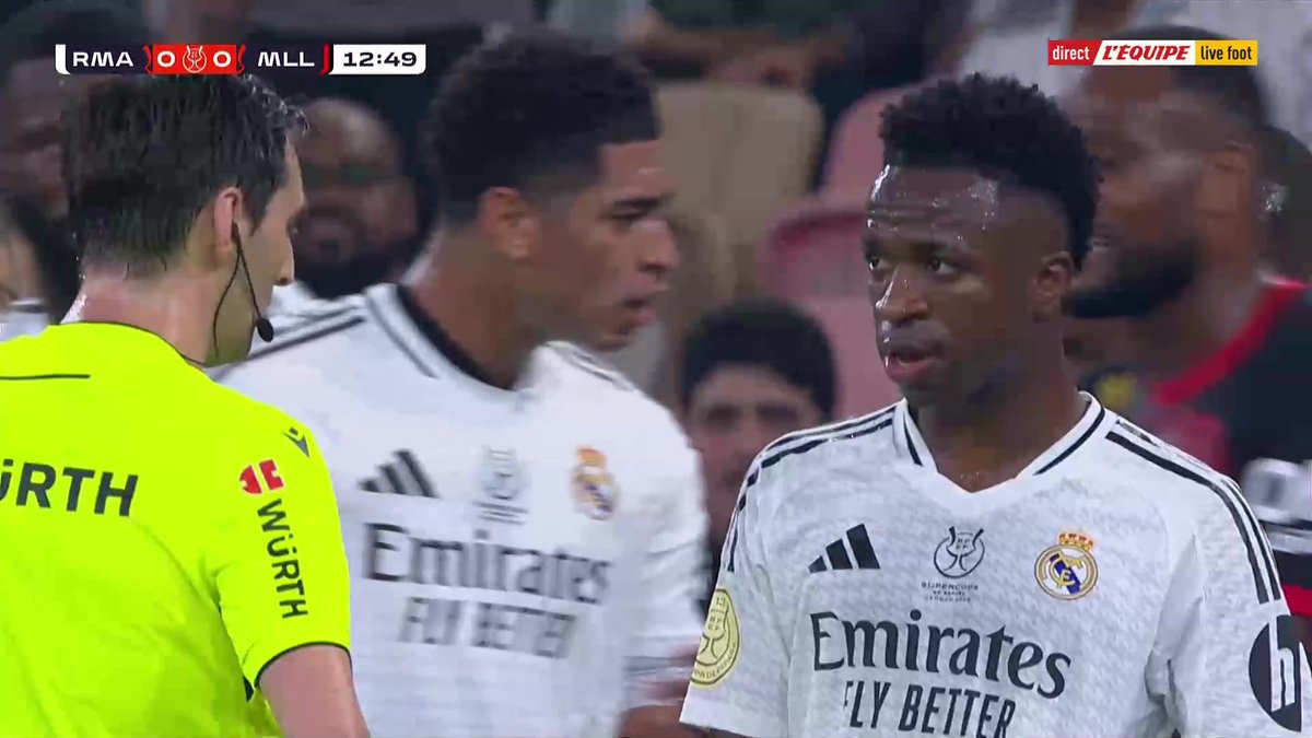 Pablo Maffeo en fait déjà trop avec Vinicius Junior ce soir. 🙄 🎥 L'Équipe