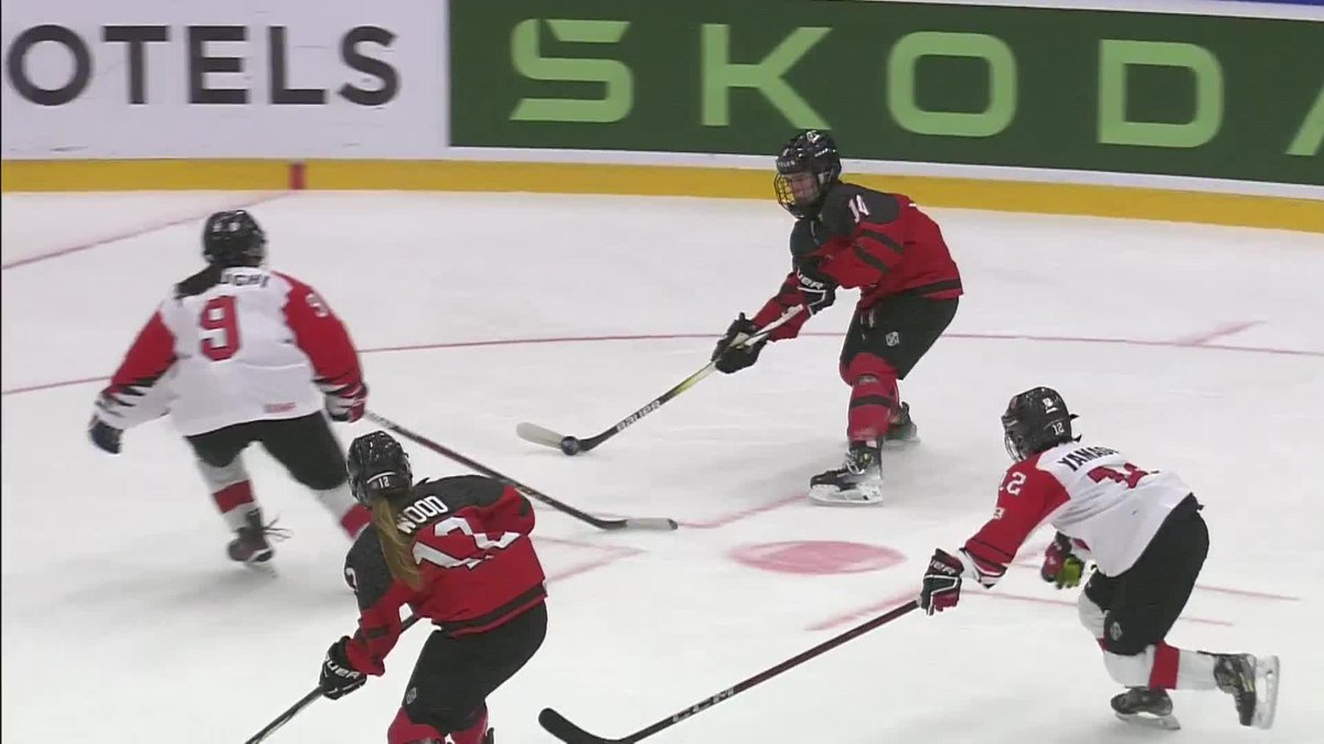 The duo effort here🤝🇨🇦 Hockey Canada #U18WomensWorlds #CANJPN