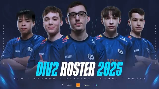Notre équipe Karmine Corp Blue Stars pour notre grand retour en #Div2LoL : 🇮🇹🇨🇳 tao 🇩🇰 BAASHH 🇫🇷 @DarknightVy 🇷🇴 Hazel 🇫🇷 Nsurr 🇪🇸 CptMario (Coach) 🇫🇷 Lingwi (Assistant Coach)