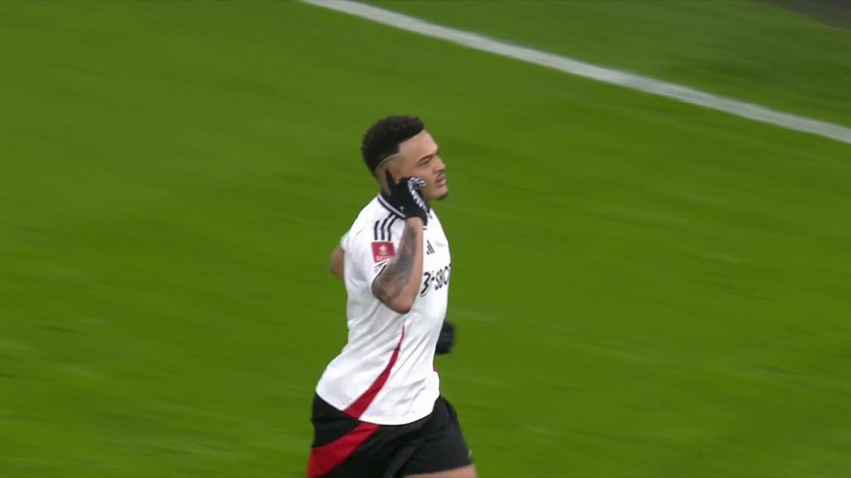 Rodriggoooooooaaalll 🇧🇷 Rodrigo Muniz crashes in a first-time finish for Fulham Football Club ⚪️ #EmiratesFACup