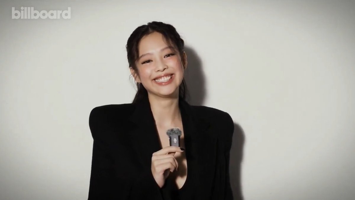 .JENNIE took “elegance and beauty” to the next level at her Billboard cover shoot 🖤 Watch the full behind-the-scenes video: