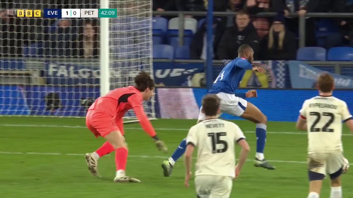 That assist from Harrison Armstrong 🤤 Beto puts Everton in front! #BBCFootball #FACup