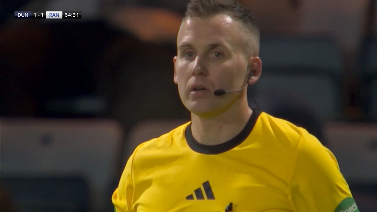 🗣️ “Such a tight call…” Dundee have the ball in the net but it’s ruled out for offside ⬇️