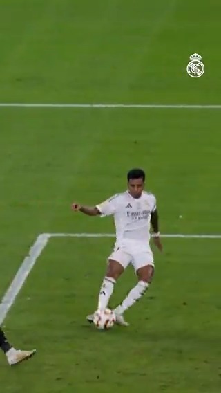 🎯 Rodrygo Goes 🎁 @LucasVazquez91 #SuperSupercopa