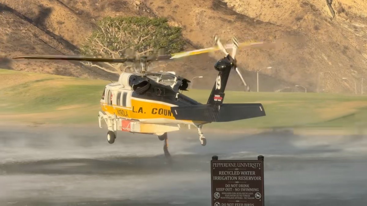 First responders are rapidly responding to the #KennethFire — transporting water from Pepperdine University's Recycled Water Irrigation Reservoir via helicopter to firefighters on the ground in Calabasas. Multiple water refills in just a matter of minutes.