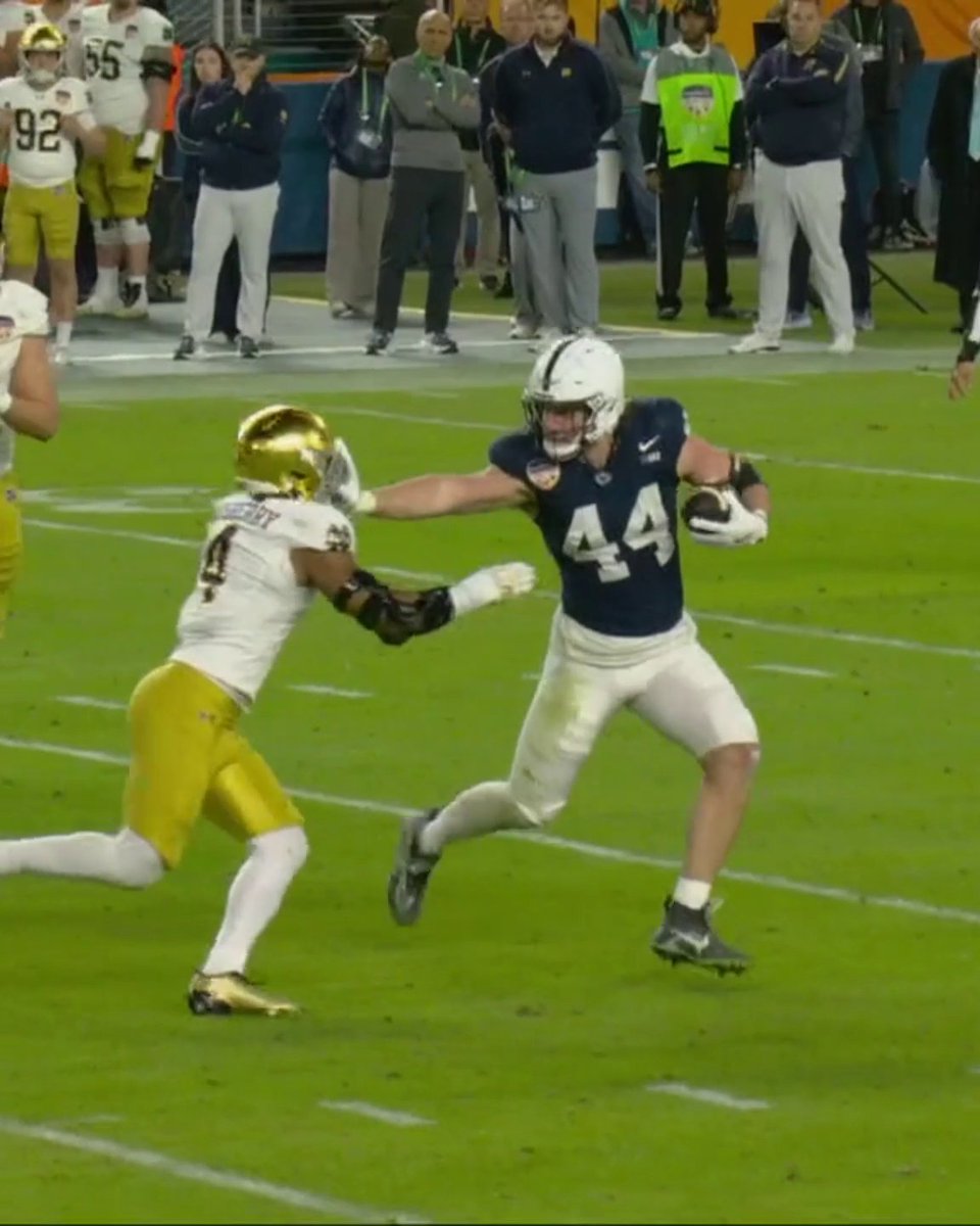 Tyler Warren thought about throwing it before running for the first down 👀