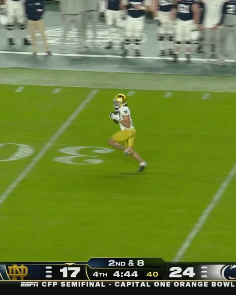 Put the defenders in the dirt on the way to the TD 😱 WHAT A GAME‼️