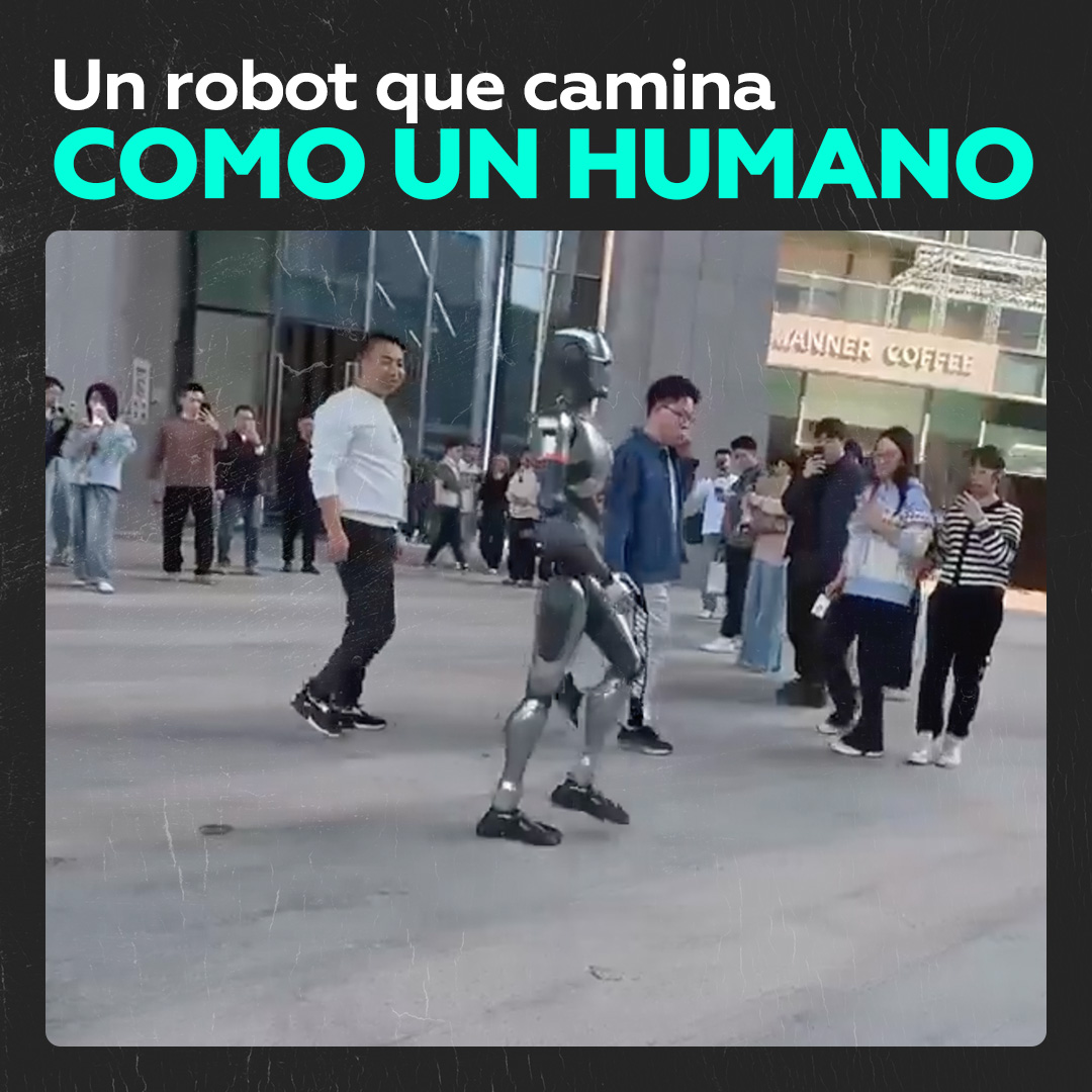 Robot humanoide sorprende al caminar como una persona El robot humanoide SE01, que fue creado por Engine AI sale del centro tecnológico Shenzhen, en China, para ser probado en una caminata alrededor de las instalaciones de la empresa.