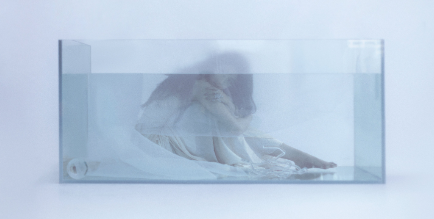 HUH YUNJIN of LE SSERAFIM - 'Jellyfish' (해파리) MV ✦ with embedded YouTube link JELLYFISH OUT NOW #HUHYUNJIN_jellyfish #HUHYUNJIN #허윤진