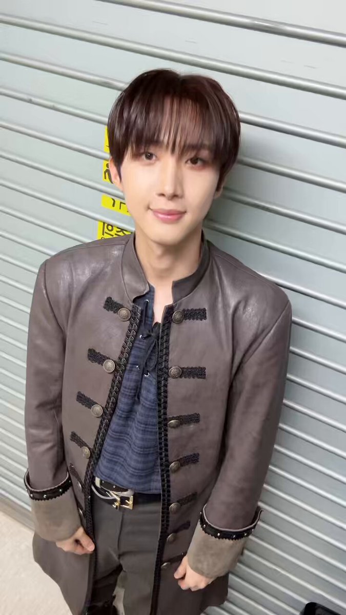 [#Tiktok] 겨울에 봄이 피었다🌼❄ #펜타곤 #후이 님의 #눈이와_Challenge ▶ #권은비 #KWONEUNBI #눈이와 #권은비_눈이와 #PENTAGON #HUI