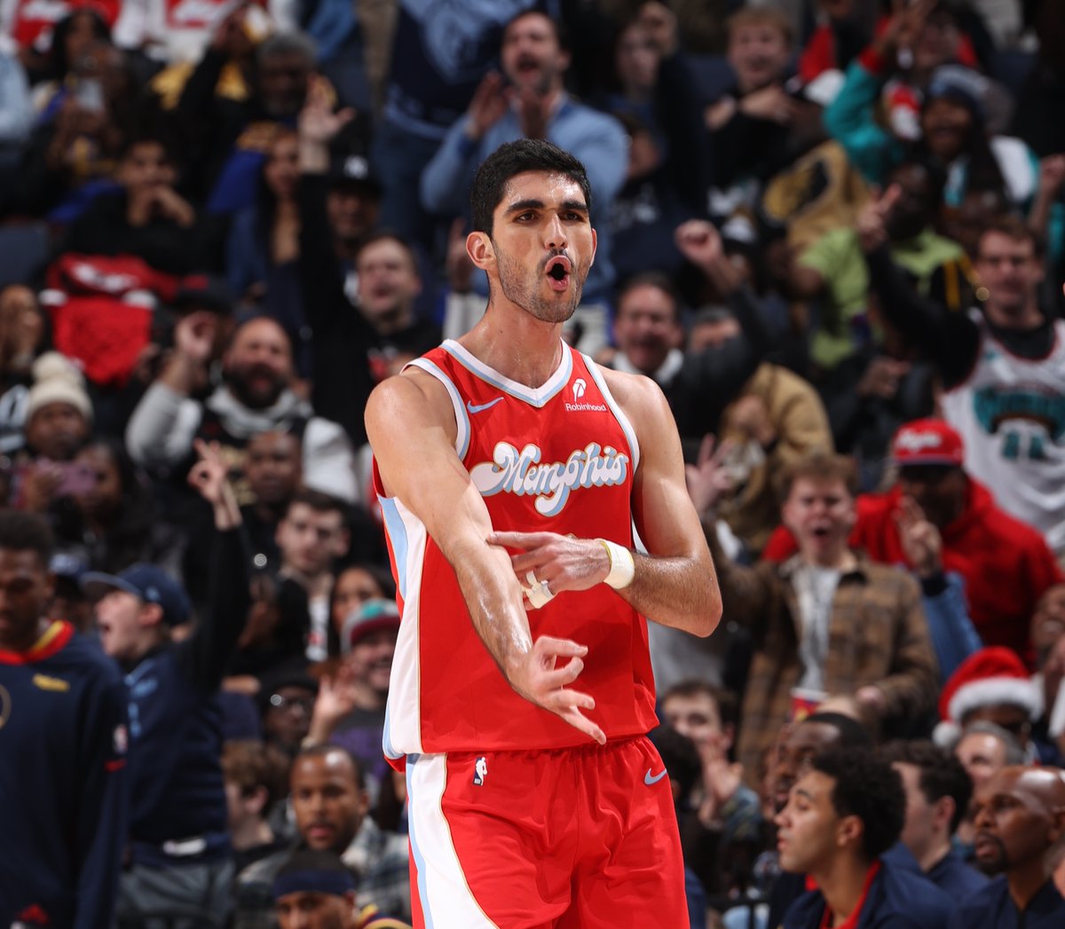 Hoy cumple 24 años Santi Aldama Y en NBASpain han creado esta maravilla de vídeo con sus mejores jugadas en la NBA
