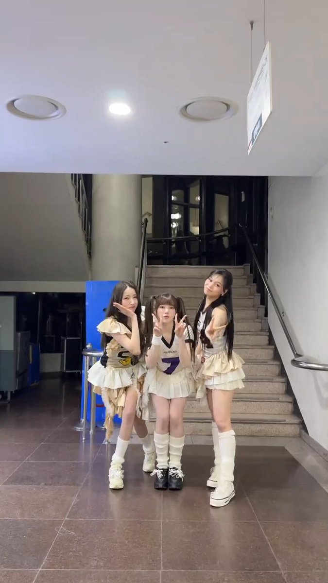 -ˋˏ🦊🐥🐼ˎˊ- 🔗 🔗 🔗 #여자친구 #GFRIEND #소원 #SOWON #예린 #YERIN #엄지 #UMJI #우리의다정한계절속에 🧭