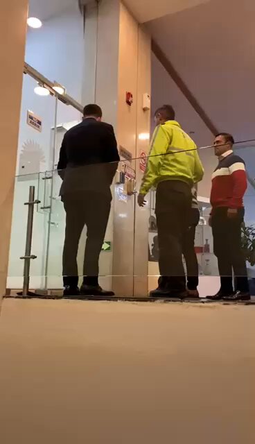 Así fue el ingreso de la Policía, junto a un fiscal, a la Asamblea Nacional para notificar la denuncia presentada en contra del secretario del Legislativo, Alejandro Muñoz.