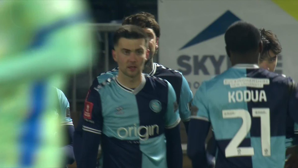 Sonny Bradley rises highest to head in his first goal for Wycombe Wanderers! ๐ #EmiratesFACup