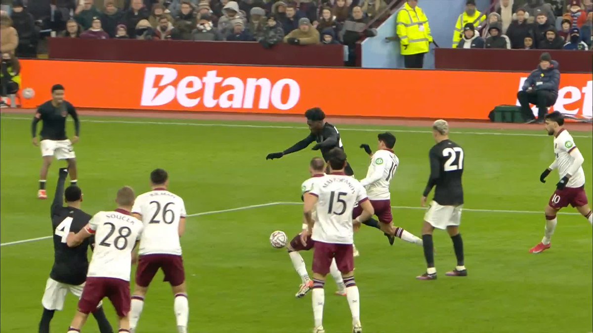 This was the 'corner' that resulted in Villa's equaliser...😳 #ITVFootball | #FACup