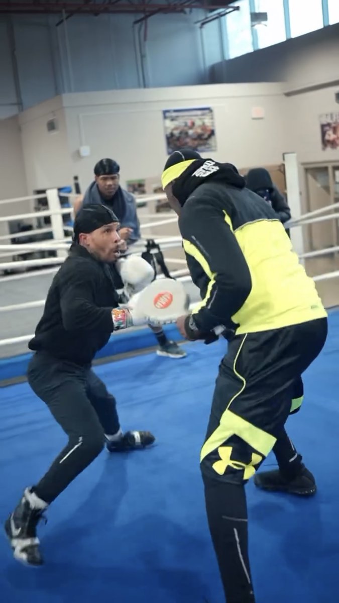 Gervonta Davis showing his hand speed on the pads today ahead of his fight vs Lamont Roach on March 1st… [🎥 Gervonta Davis]