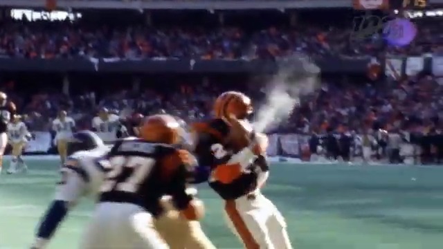OTD in 1982: THE FREEZER BOWL 🥶🥶 The AFC Championship game in Riverfront Stadium is the Coldest Game in NFL History, with a wind-chill temp of -59°F (air temp -9°F) and 35 MPH winds. #Bengals beat the #Chargers 27-7 to go to the Super Bowl. 🧊🏈