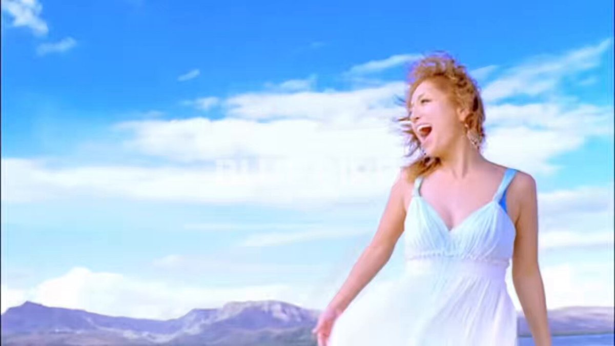 浜崎あゆみ、名曲15連発をどうぞ