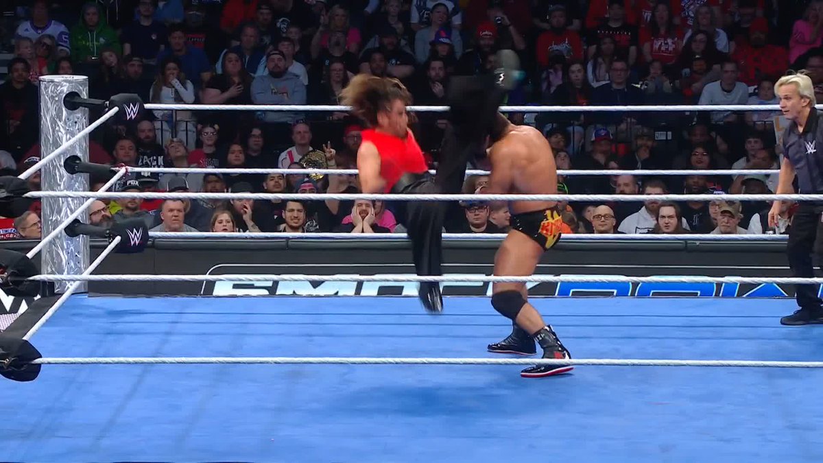 .Shinsuke Nakamura refuses to give up! 😤 #SmackDown
