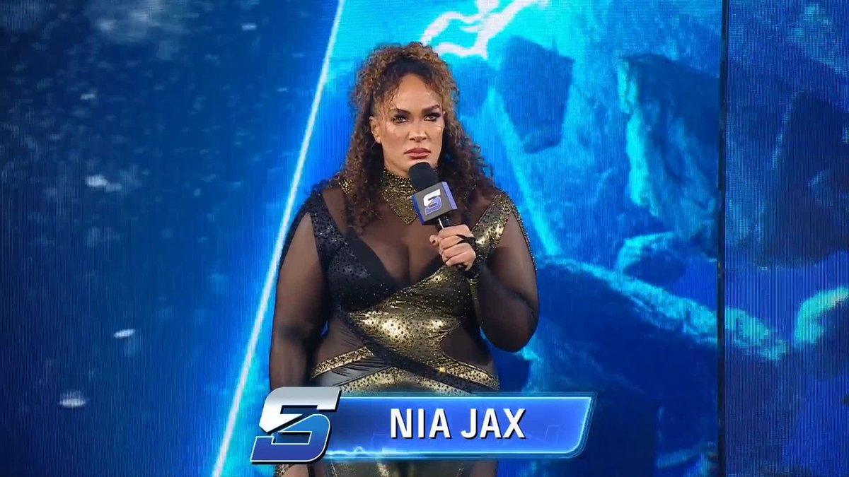 "Congrats on rubbing two brain cells together..." Nia Jax, that was FOUL 😬 #SmackDown