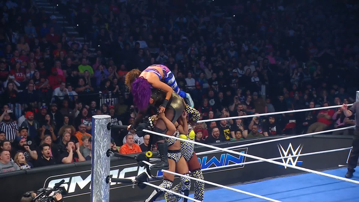 Who's leaving #SmackDown as the No.1 Contender? 👀 #SmackDown