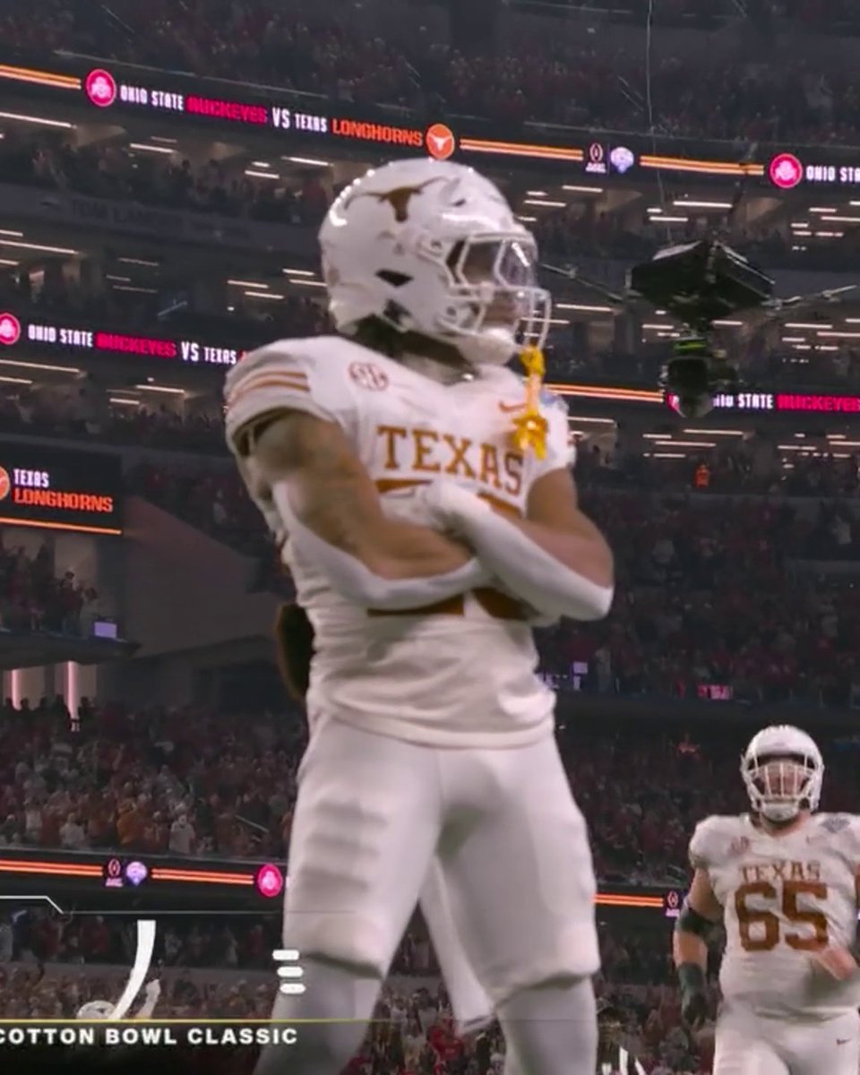 SO NICE THEY HAD TO DO IT TWICE 🤘 Quinn Ewers finds Jaydon Blue for six on the exact same route as their first touchdown 🤝