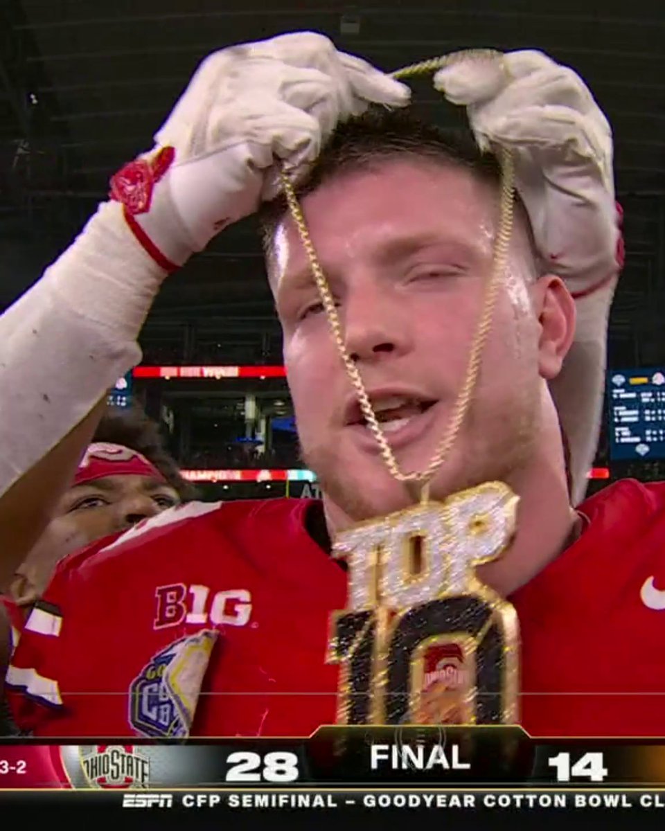 "TOP 10 MAN! TOP 10 MAN!" Caleb Downs gave Jack Sawyer the #SCTop10 chain after the Buckeyes advanced to the CFP National Championship game 🤩