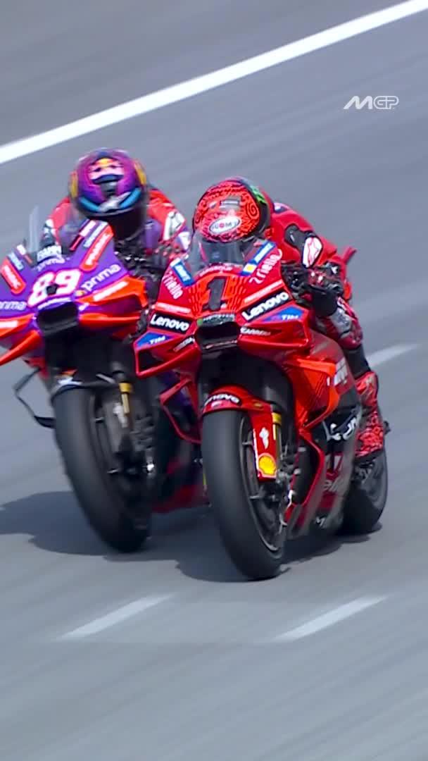 An all-time battle from Jorge Martín Almoguera and Pecco Bagnaia, just #MotoGP at its very best 💯 #MalaysianGP 🇲🇾 | #SeasonRecap