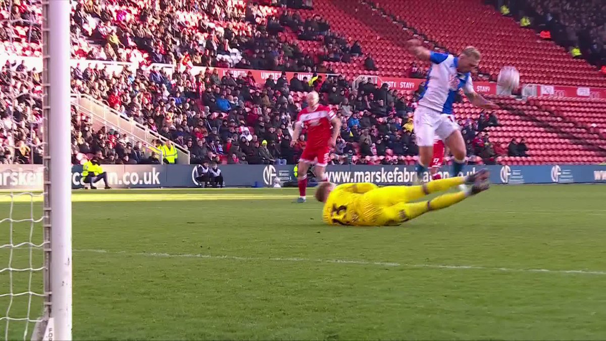 How's this not gone in!? 😱 #EmiratesFACup